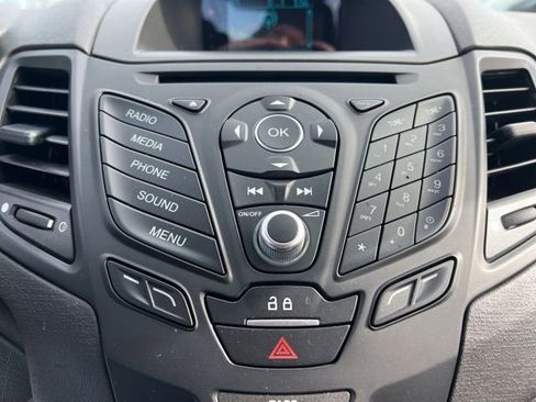 Used 2017 Ford Fiesta SE image 18