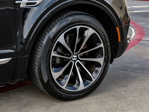 Used 2017 Bentley Bentayga image 57