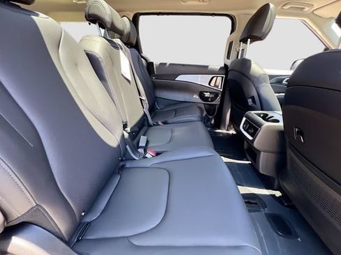 New 2026 Kia Carnival SX w/ SX Dark Edition Package FWD image 30