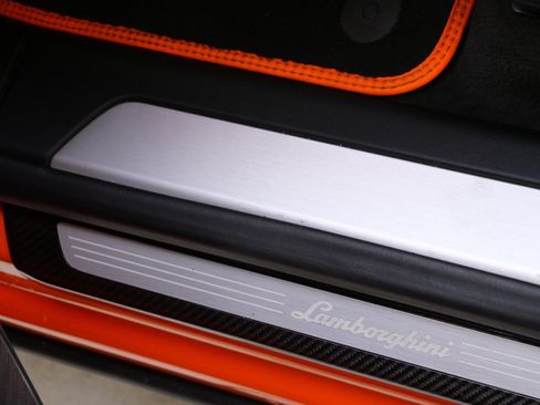 Used 2022 Lamborghini Urus image 17