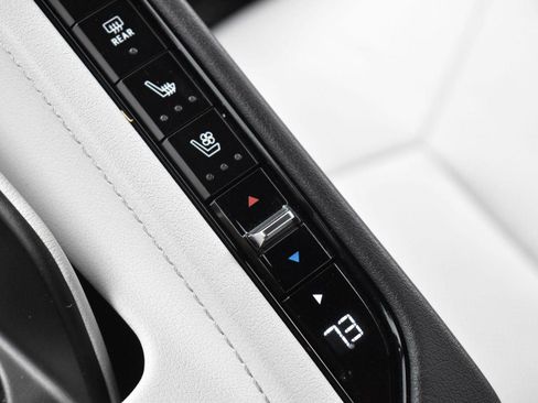 Used 2021 Chevrolet Corvette 2LT image 33