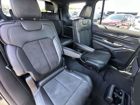 Used 2023 Jeep Grand Cherokee L Laredo AWD/4WD image 24