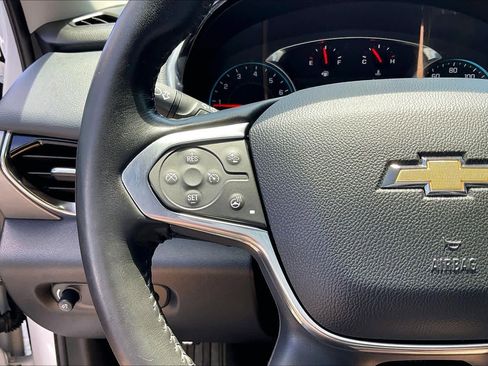 Used 2020 Chevrolet Traverse LT image 18