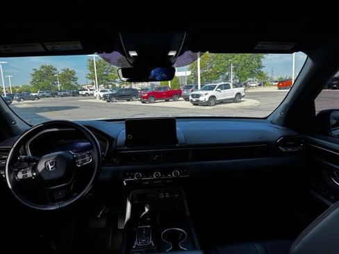 Used 2025 Honda Pilot Black Edition image 18