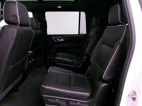 Used 2021 Chevrolet Suburban Premier w/ Premium Package image 11