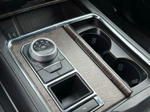 Used 2021 Ford Expedition Limited image 12