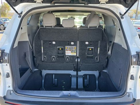Used 2024 Toyota Sienna LE image 18