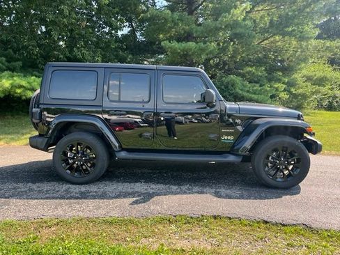 Certified 2022 Jeep Wrangler Unlimited Sahara w/ Cold Weather Group AWD/4WD image 2
