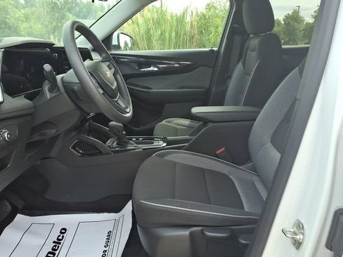 Used 2024 Chevrolet TrailBlazer LT AWD/4WD image 12