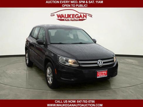 Used 2012 Volkswagen Tiguan S image 3