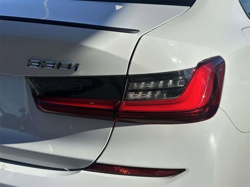 Used 2022 BMW 330i xDrive Sedan w/ M Sport Package image 10