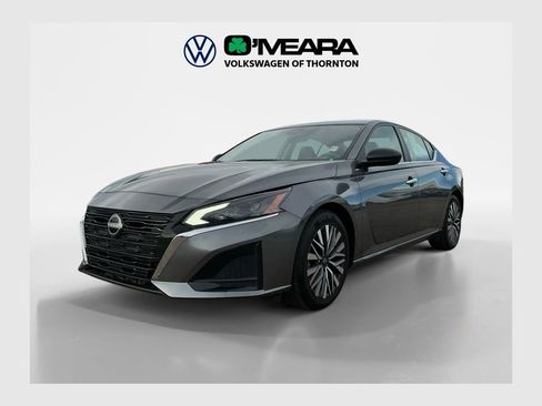 Used 2024 Nissan Altima 2.5 SV image 1
