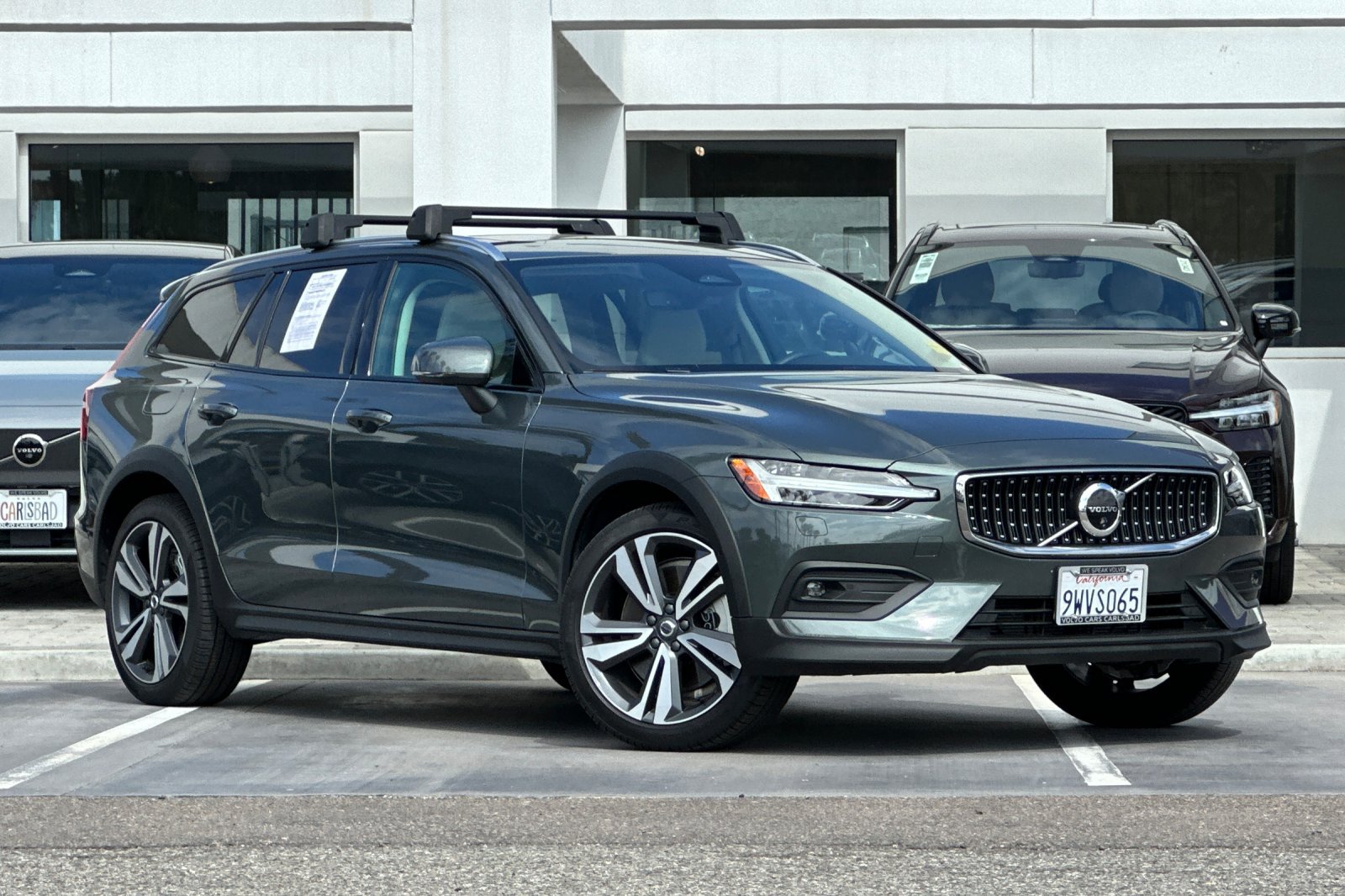 Certified 2026 Volvo V60 B5 Cross Country Plus w/ Climate Package AWD/4WD image 2
