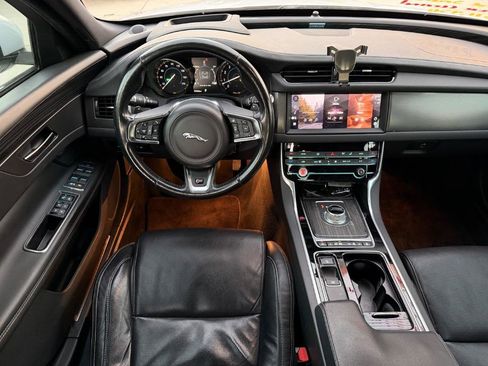 Used 2016 Jaguar XF S image 3