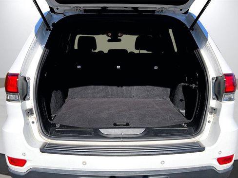 Certified 2021 Jeep Grand Cherokee Laredo image 24