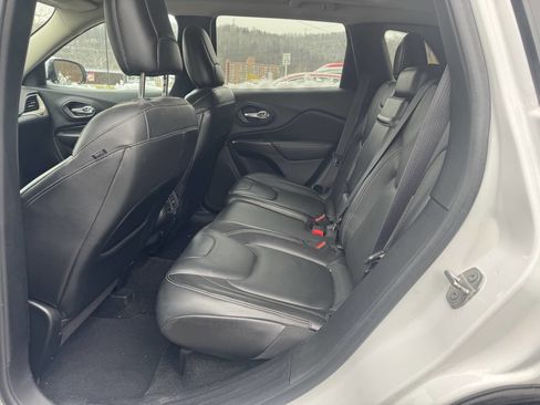 Used 2016 Jeep Cherokee Limited image 10