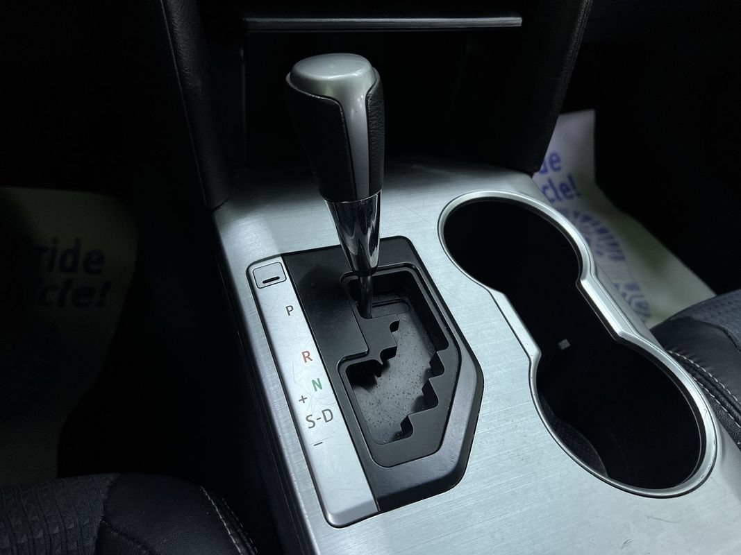 Used 2012 Toyota Camry SE FWD image 23