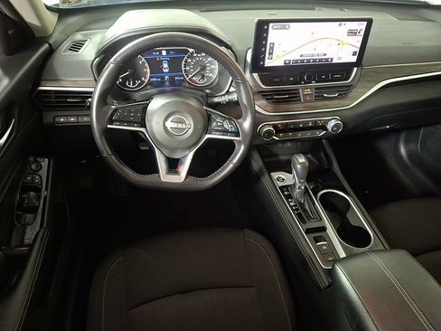 Used 2023 Nissan Altima 2.5 SV w/ SV Premium Package FWD image 2