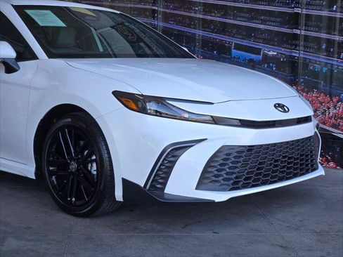 Used 2026 Toyota Camry SE FWD image 2