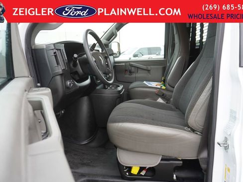 Used 2024 Chevrolet Express 2500 w/ Driver Convenience Package RWD image 11