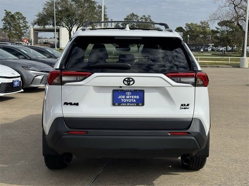 Used 2025 Toyota RAV4 XLE image 6