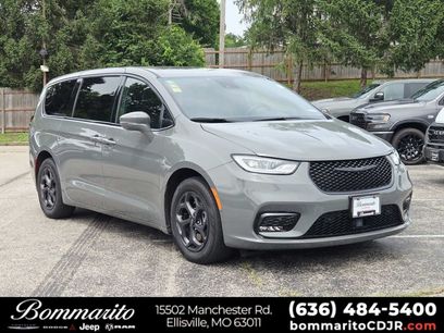 Used 2022 Chrysler Pacifica Limited w/ S Appearance Package