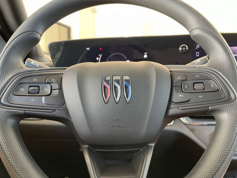 Used 2025 Buick Envista Preferred image 27