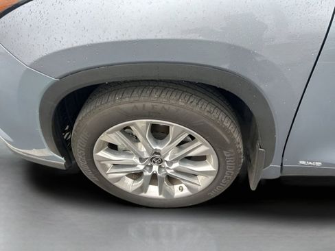 Used 2023 Toyota Highlander Limited image 18