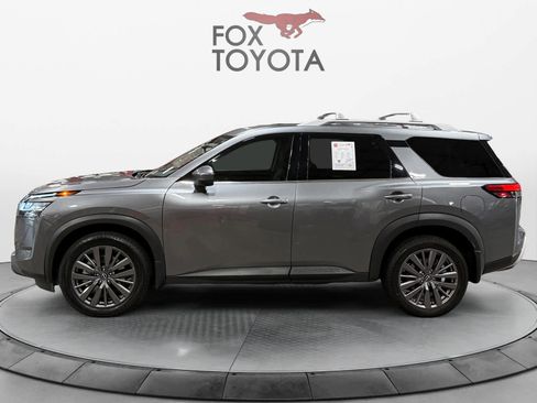 Used 2023 Nissan Pathfinder SL w/ SL Premium Package image 3