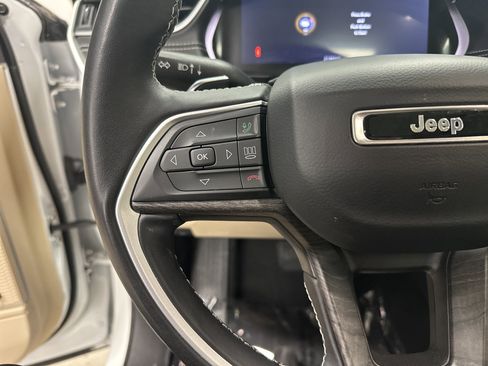 Used 2022 Jeep Grand Cherokee L Limited w/ Luxury Tech Group II image 19