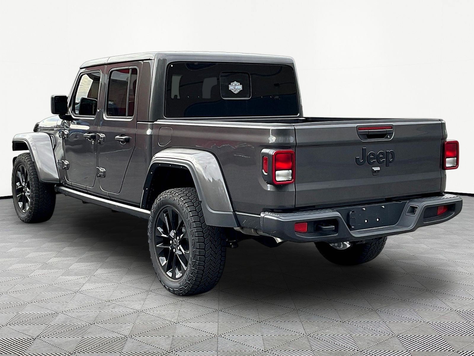 Used 2025 Jeep Gladiator Sport AWD/4WD image 4