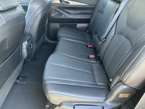 Used 2025 INFINITI QX60 Luxe w/ Vision Package image 18