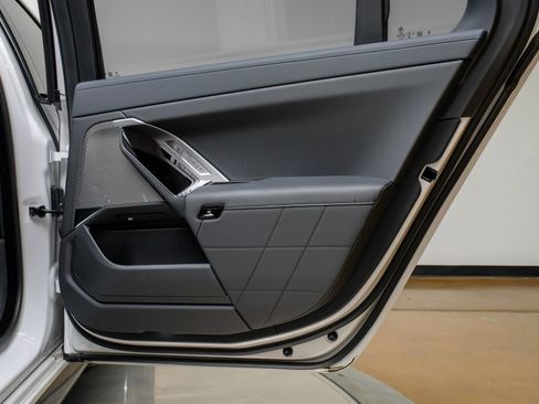 Used 2024 BMW 740i w/ Premium Package 2 image 58