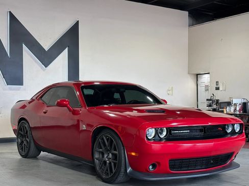 Used 2016 Dodge Challenger R/T Scat Pack w/ Leather Interior Group RWD image 2