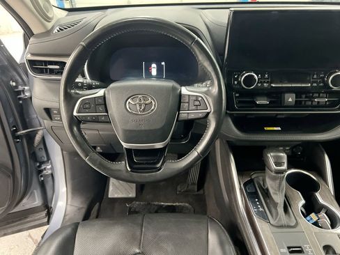 Used 2023 Toyota Highlander Limited image 21