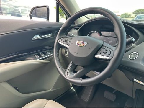 Certified 2023 Cadillac XT4 Luxury FWD image 8