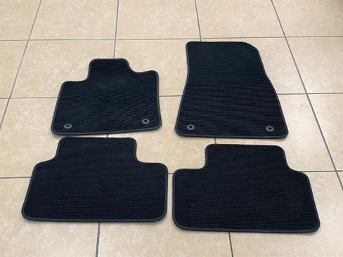 Used 2021 Volvo XC40 P8 Recharge w/ Advanced Package image 44