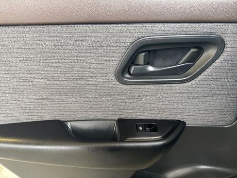 Used 2023 Nissan Rogue S image 6