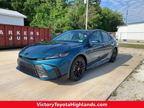 New 2026 Toyota Camry SE FWD image 1