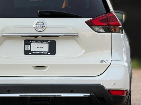 Used 2019 Nissan Rogue SV FWD image 14
