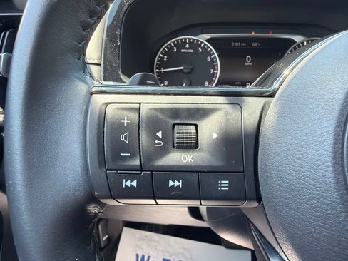 Used 2022 Nissan Pathfinder SV AWD/4WD image 19