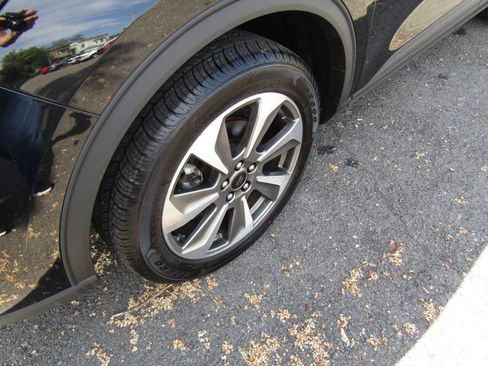 Used 2025 Ford Escape Platinum AWD/4WD image 17