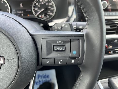 Used 2025 Nissan Pathfinder SV AWD/4WD image 21