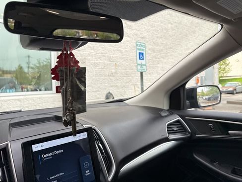 Used 2024 Ford Edge SEL w/ Sport Appearance Package image 5