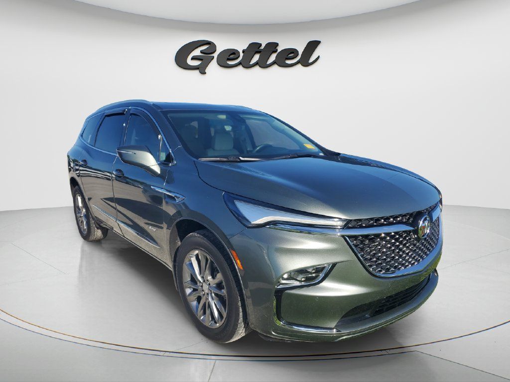 Used 2022 Buick Enclave Avenir w/ Avenir Technology Package FWD image 2
