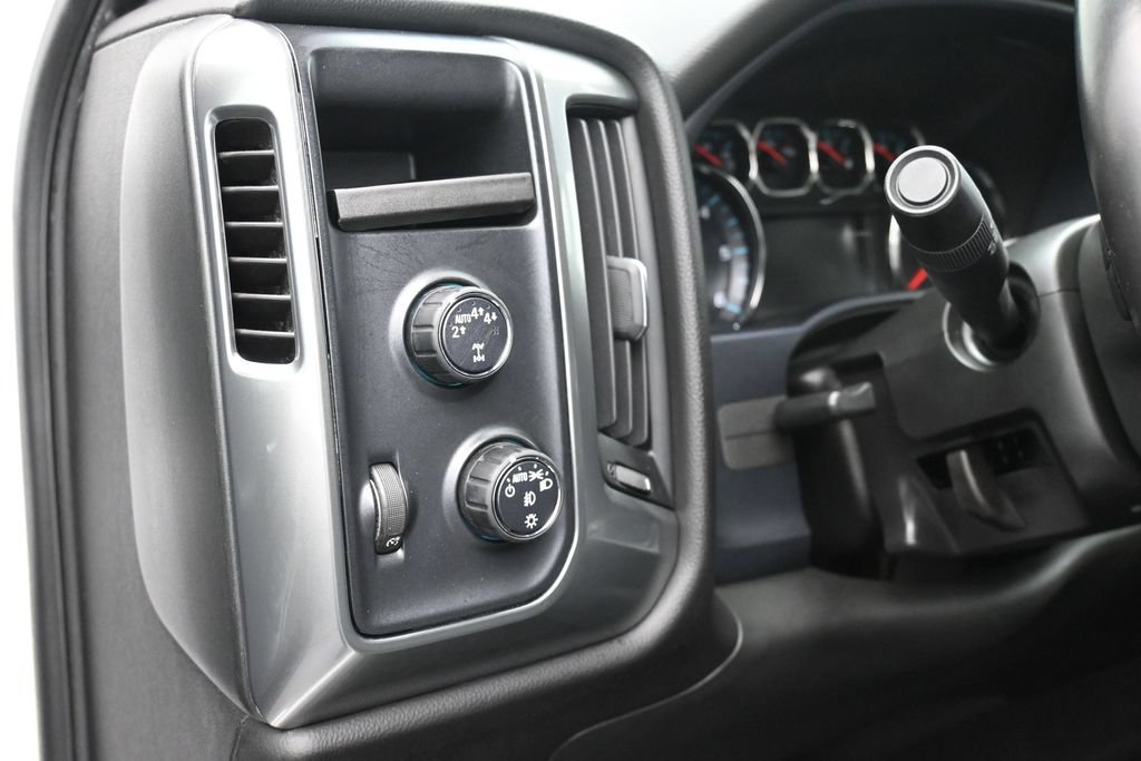 Used 2018 Chevrolet Silverado 1500 LT w/ Texas Edition AWD/4WD image 16