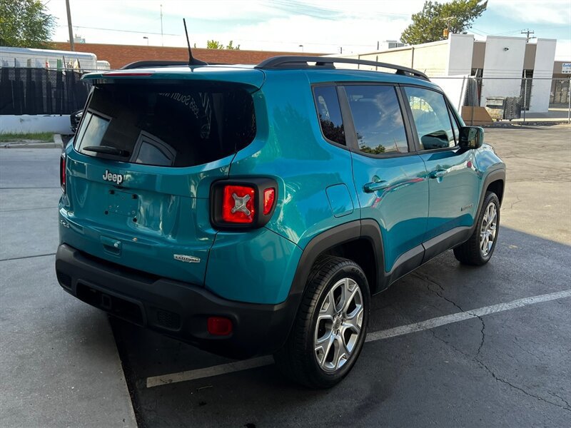 Used 2019 Jeep Renegade Latitude w/ Safety & Security Group II AWD/4WD image 7