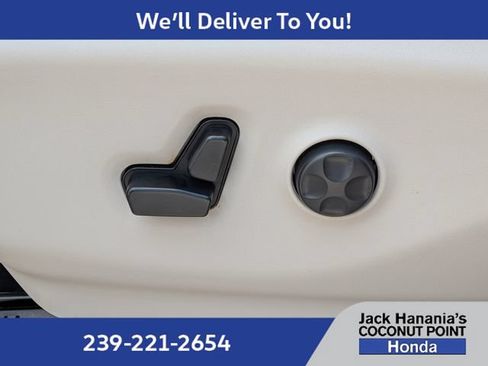 Used 2019 Chrysler Pacifica Touring-L Plus w/ Tire & Wheel Group FWD image 24