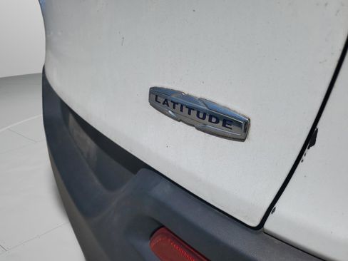 Used 2017 Jeep Cherokee Latitude FWD image 30