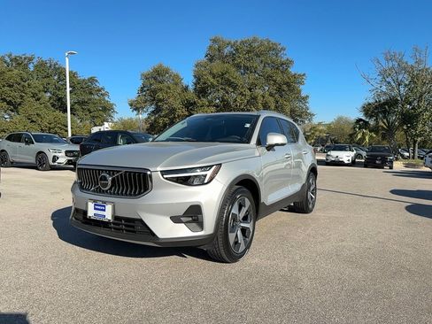 Used 2023 Volvo XC40 B5 Plus w/ Protection Package Premier image 2